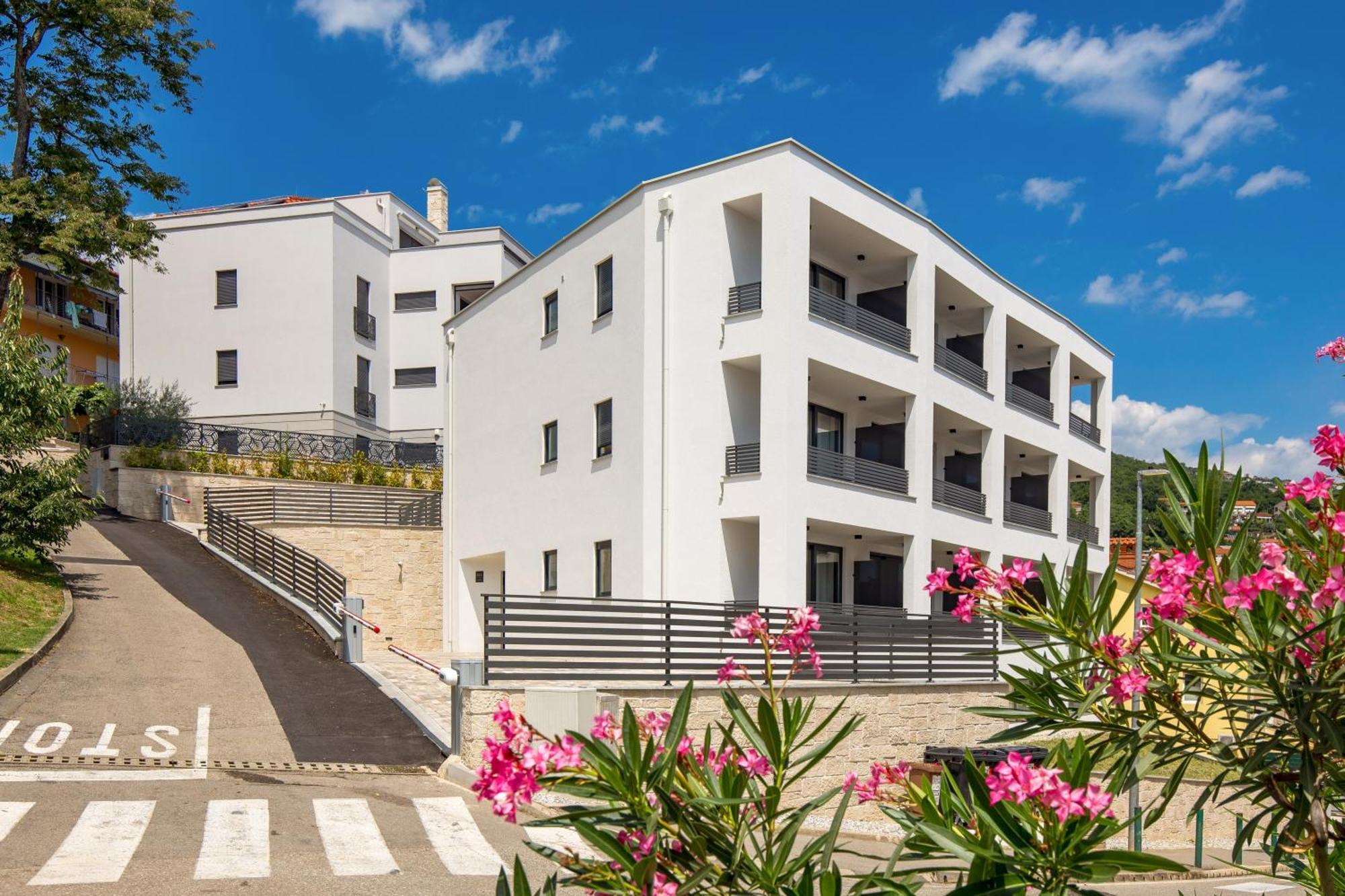 Belinda Apartments With Balcony & Private Parking Abbazia Esterno foto