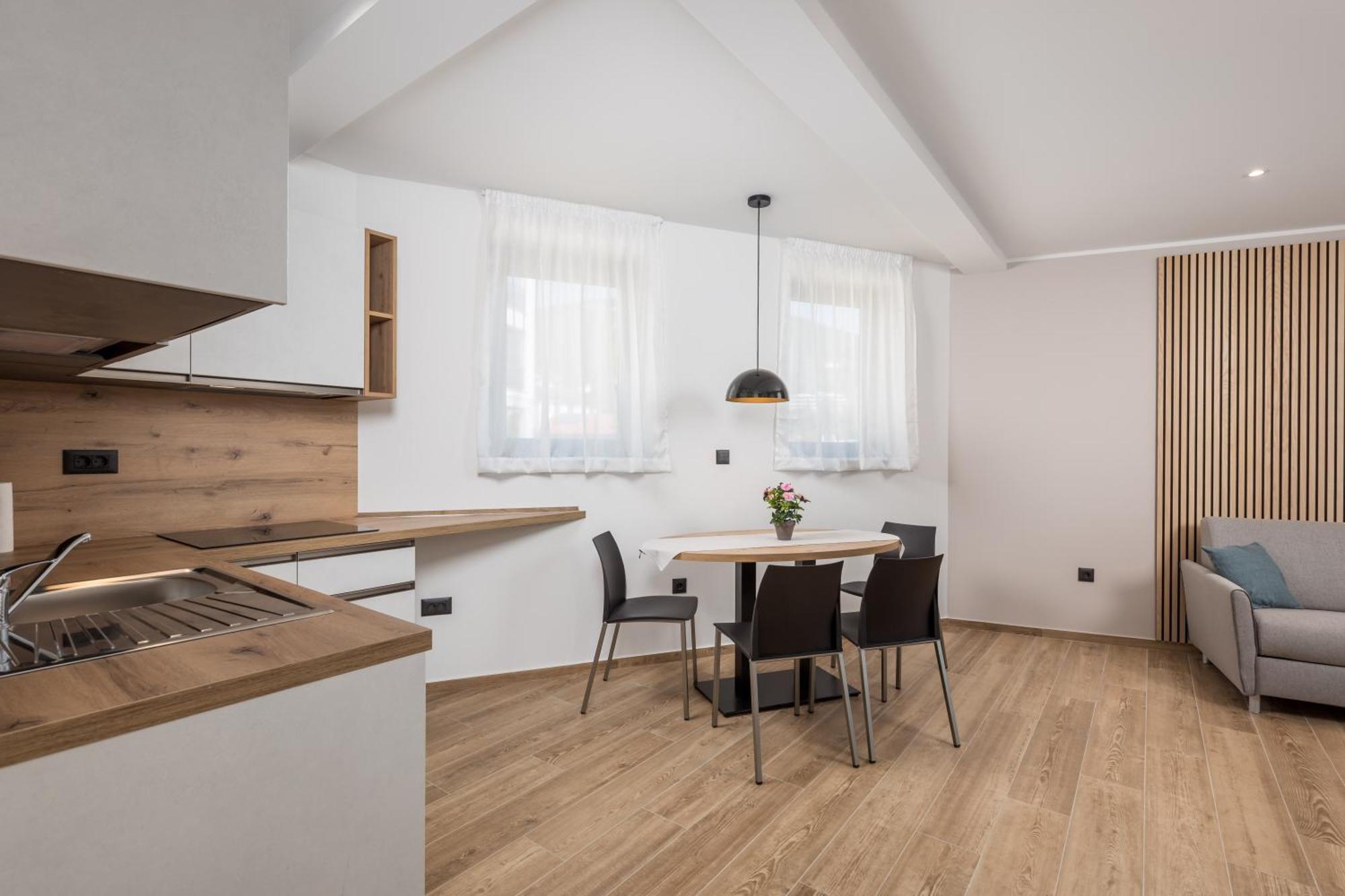 Belinda Apartments With Balcony & Private Parking Abbazia Esterno foto